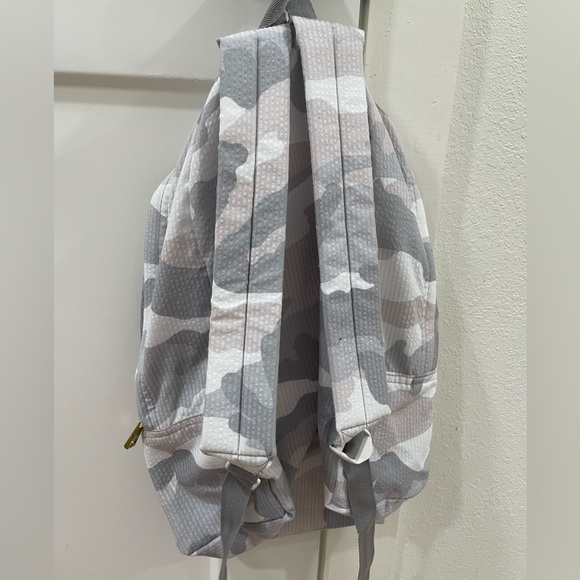 Mini gray camo backpack with gold zipper - Picture 3 of 3